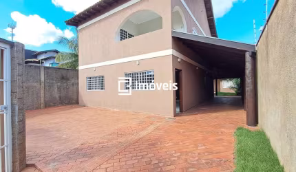 Sobrado com fins comercial no Caranda Bosque