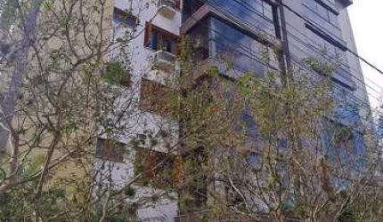 Amplo Apartamento 3 dormitórios (1 Suíte) + dependência + 2 vagas garagem - próximo Sociedade Aliança