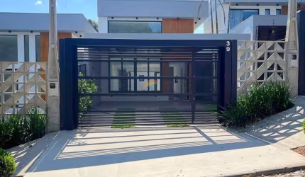 Linda Casa Plana à venda, 160 m², 3 suítes - Hamburgo Velho - Novo Hamburgo/RS.