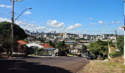 Casa com 4 dormitórios, sala estar com lareira, garagem 3 carros, bairro Ideal, NovoHamburgo-RS.