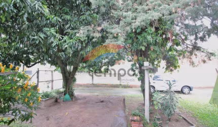 Terreno à venda, 810 m² de esquina! Confira!