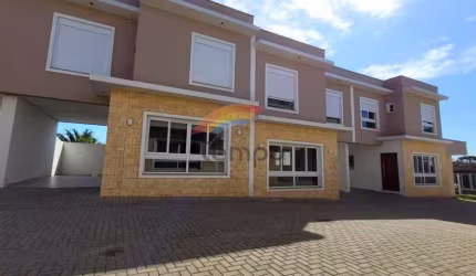 Sobrado em Condomínio com 02 suítes em ótima localização no Bairro Pátria Nova.