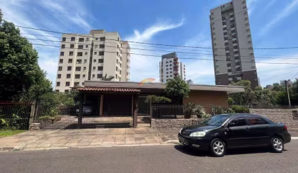 casa com ótima localização, com 4 dormitórios sendo 1 suíte