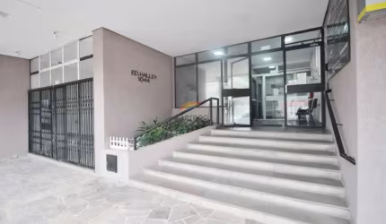 Sala no Centro da cidade para venda ou aluguel.