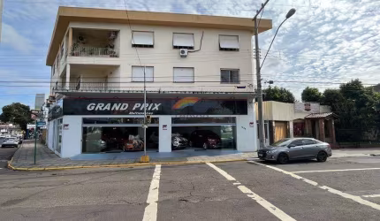 Prédio, loja comercial, casa comercial, estacionamento e 4 apartamentos com 03 dormitórios no bairro Pátria Nova em Novo Hamburgo.