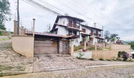 Casa com 5 dormitórios sendo 1 suíte, localizado no Bairro Vila Nova de Novo Hamburgo/RS