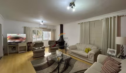 Excelente Casa Plana com 194m² construídos no Bairro São Jorge!