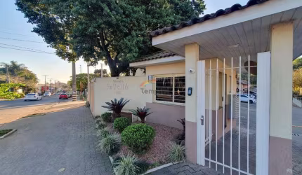 Casa em condomínio fechado com 2 dormitórios e pátio no bairro Rondônia em Novo Hamburgo.