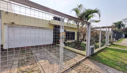 Casa com 4 dormitórios.