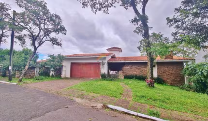 Casa Residencial de 5 quartos no bairro Ouro Branco