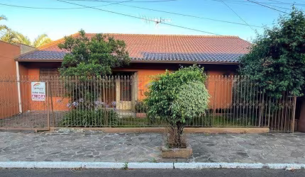 Casa Residencial de 4 quartos no bairro Ideal