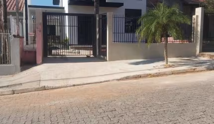 Casa Residencial de 2 quartos no bairro Canudos