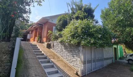 Casa plana, 3 dormitórios no Bairro Operário