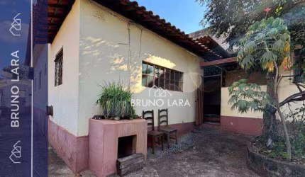 Casa à venda no bairro Centro - Igarapé/MG.