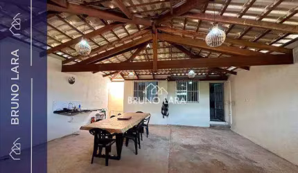 Casa à venda em São Joaquim de Bicas MG, bairro Marquês Canadá.