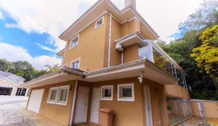 CASA DE LUXO EM CONDOMINIO FECHADO
