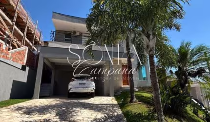 Casa à venda em condomínio com 3 suítes, piscina aquecida e área gourmet