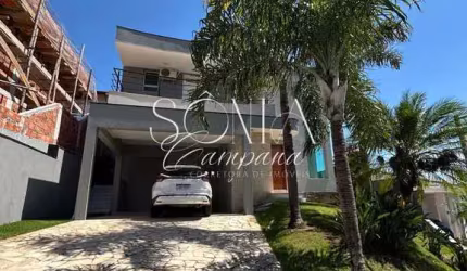 Casa à venda em condomínio com 3 suítes, piscina aquecida e área gourmet