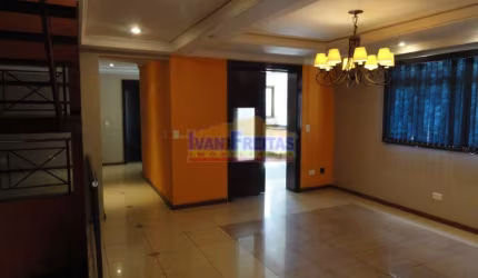 EXCELENTE SOBRADO NA  PARTE SUPERIOR  PARA FINS COMERCIAIS OU RESIDENCIAIS COM PISCINA, ACABAMENTO INTERNO DE ALTO PADRÃO.