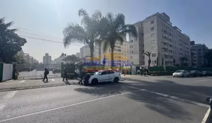 APARTAMENTO TÉRREO EM ÓTIMA LOCALIZAÇÃO SEMI MOBILIADO EM CONDOMÍNIO CLUBE!!!