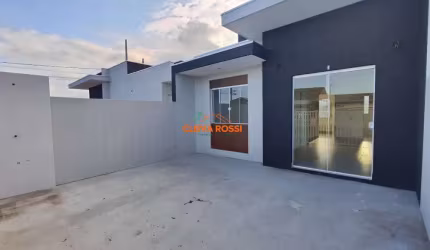 Casa à Venda Com Suíte e  Quintal Matinhos