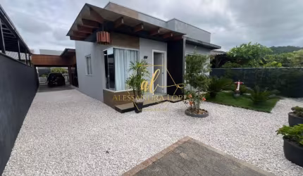 Casa Sozinha em Um Terreno de 302 metros Quadrado-Itajuba -Barra Velha