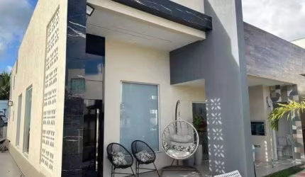 Linda Casa com 3 suítes ampla e duas vagas em Condomínio Clube