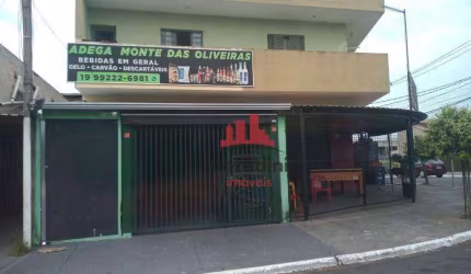 Salão comercial com 3 apartamentos