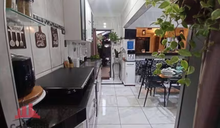 CASA 02 QUARTOS JD BRASÍLIA