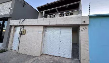Casa para Locação em Arapiraca, Centro, 2 dormitórios, 1 suíte, 3 banheiros, 2 vagas