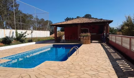 Chácara com 8.000 m2 de terreno praticamente plano