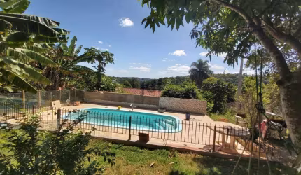 Chácara em Mairinque com 2 dormitórios terreno com 1300m² área construída 110m² ótima topografia, Pomar e Piscina para seu lazer, lugar tranquilo com ótimas vizinhanças.