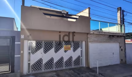 Excelente sobrado à venda em São Roque!