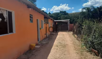 Casas de aluguel em terreno grande