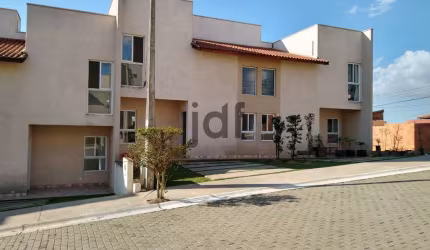 Casa em Condomínio Oportunidade!!! com 20 unidades, sobrado com quintal, espaço para crianças, jardim, paisagismo, próximo de muito verde e comércios. Negociamos seu pagamento!
