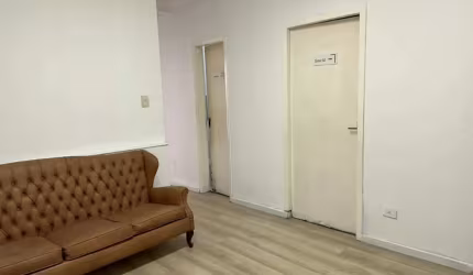 Sala comercial com 4 salas para alugar no Centro