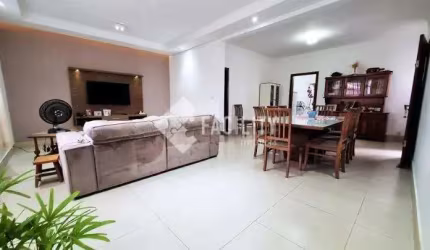 Casa com 4 quartos à venda na Rua Professora Arlete Therezinha Pizao, 300, Jardim Magnólia, Campinas, 250 m2 por R$ 850.000