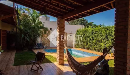 Casa com 2 quartos à venda na Rua Arquiteto José Augusto Silva, 882, Parque Rural Fazenda Santa Cândida, Campinas, 180 m2 por R$ 1.000.000
