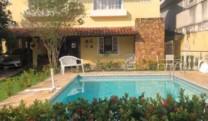 Excelente casa duplex-04 Qtos-Bos que dos Esquilos