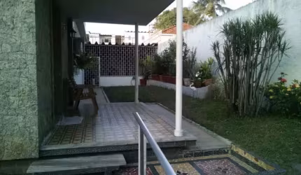 Casa residencia/comercial-4 Quartos-Frente Rua