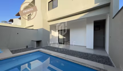 Sobrado com Piscina, 3 dormitórios, 108 m², no bairro Itacolomi - Balneário Piçarras - SC