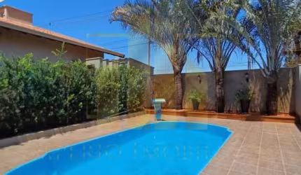 Casa para Venda em Cândido Mota, Centro, 4 dormitórios, 3 suítes, 3 banheiros, 2 vagas