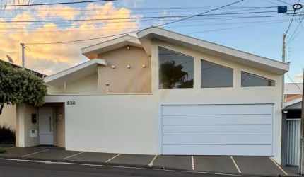 Casa para Venda em Assis, Jardim Taquaral, 3 dormitórios, 1 suíte, 2 banheiros, 2 vagas