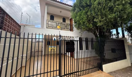Lindo sobrado com ótima localização