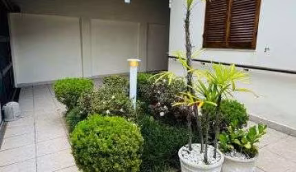 Casa Térrea Reformada com Fino Acabamento na região da cidade dutra.