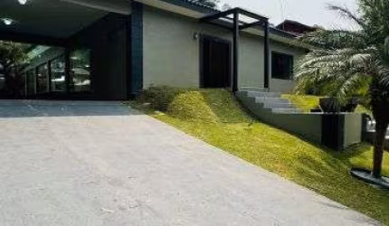 Casa térrea é o verdadeiro refúgio de luxo e sofisticação no condomínio fazenda da ilha.