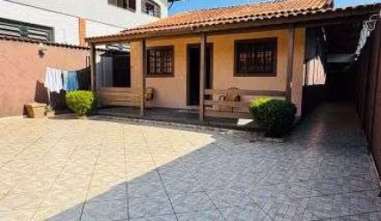 CASA TÉRREA + SALÃO DE FESTA ENORME NA REGIÃO DE VELEIROS