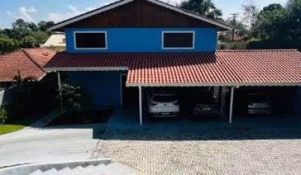 Este esplêndido refúgio no condomínio fechado de alto padrão, Fazenda da Ilha