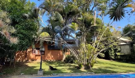 Magnífica Casa Térrea com muita área verde e árvores frutíferas, um verdadeiro paraíso!!!