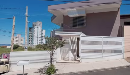 Sobrado em Boa Vista  -  Marília por R$ 1.500.000